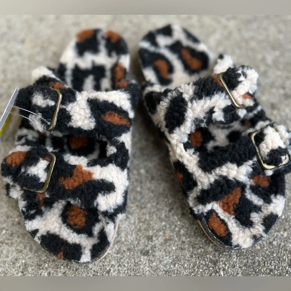 Fuzzy Leopard Print Comfy Indoor Outdoor Sandals Slippers 2 Buckle Comfy ❤️ NWT - Picture 4 of 7